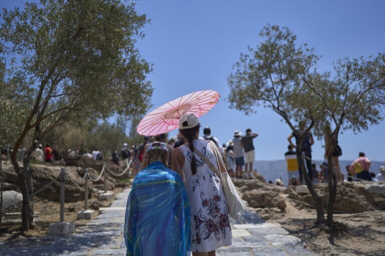 Έκτακτο Δελτίο ΕΜΥ: Θερμοκρασίες στο «κόκκινο» έως και αύριο Τετάρτη – Πότε δροσίζει