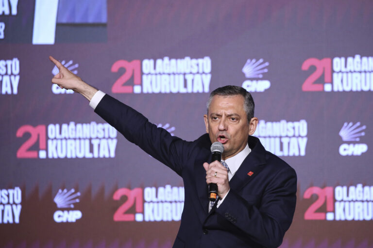 Τουρκία: Ένταση σε συγκέντρωση υπέρ του φυλακισμένου Ιμάμογλου – «Ο Ερντογάν είναι αρχηγός χούντας» δήλωσε ο πρόεδρος του CHP