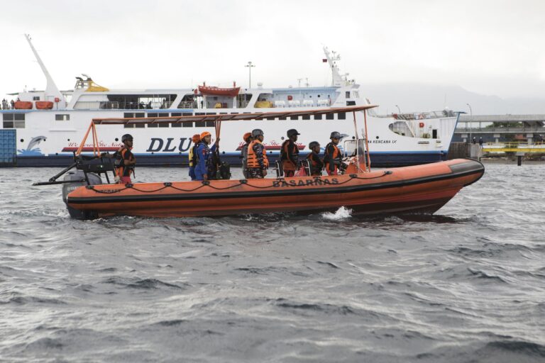 Ινδονησία: Τουλάχιστον πέντε νεκροί από πυρκαγιά σε φεριμπότ