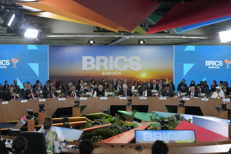 Οι χώρες των Brics εξέφρασαν «σοβαρές ανησυχίες» για την επιβολή «μονομερών» δασμών