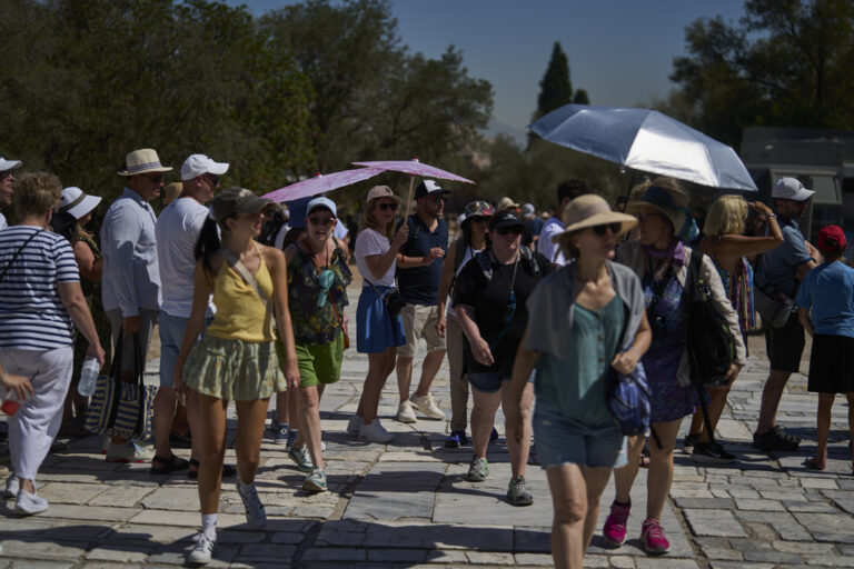 Υπ. Υγείας: Μέτρα προστασίας από τον καύσωνα – Ποιοι κινδυνεύουν περισσότερο