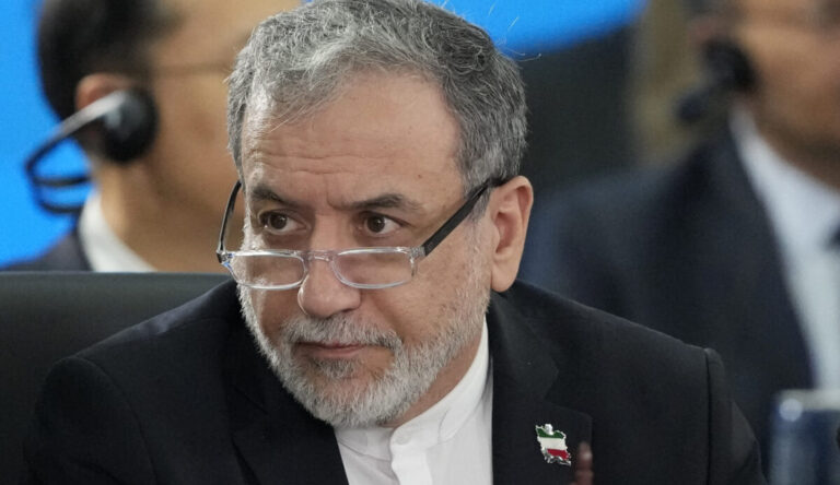 Ιρανός ΥΠΕΞ προς ΗΠΑ: Προϋπόθεση οι αποζημιώσεις για επανέναρξη διαλόγου σχετικά με το πυρηνικό πρόγραμμα