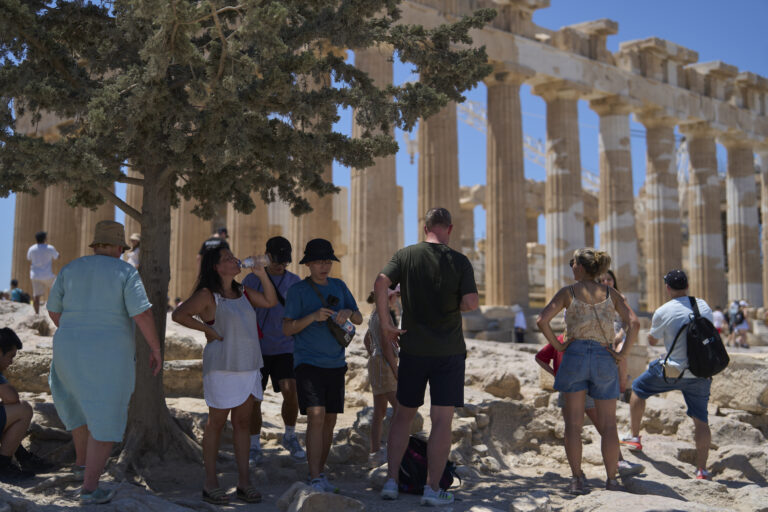 Ελλάδα υπό πίεση: Έκτακτα μέτρα για το νερό εν μέσω παρατεταμένου καύσωνα