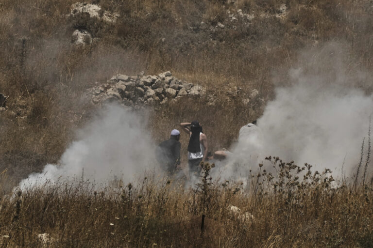 Η δραματική αφήγηση ενός Παλαιστίνιου επισκόπου: «Οι Ισραηλινοί άποικοι κάνουν ό,τι θέλουν»