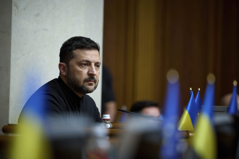 Έτοιμος δηλώνει ο Ζελένσκι να συναντήσει τον Πούτιν