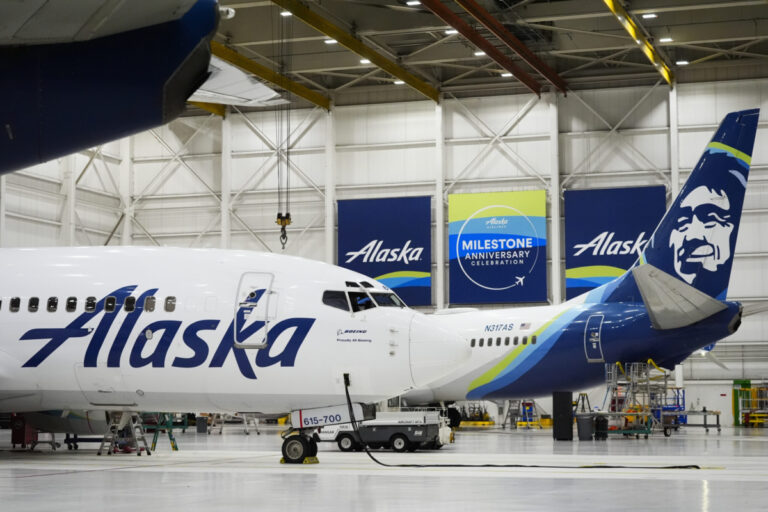 ΗΠΑ: Η Alaska Airlines αιτείται καθήλωση στόλου λόγω βλάβης στα συστήματα πληροφορικής της