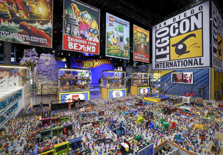 Το Comic-Con 2025 ξεκινά με νέο “Freddy’s”, “Toxic Avenger” και χιλιάδες μεταμφιεσμένους θαυμαστές