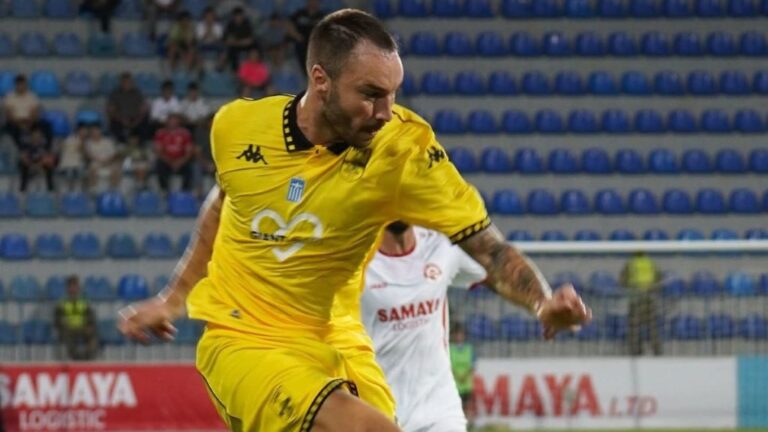 Conference League: Τα έκανε «θάλασσα» ο Άρης μέσα σε τρία λεπτά και έφυγε με ήττα 2-1 από το Μπακού
