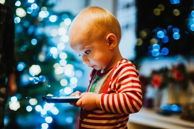 Τα smartphones δεν είναι ασφαλή για παιδιά κάτω των 13 ετών, προειδοποιεί μελέτη