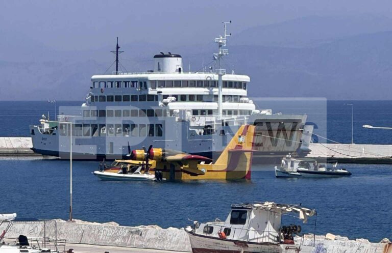 Προσθαλάσσωση πυροσβεστικού αεροσκάφους στον Κορινθιακό: Σώοι οι δυο πιλότοι – Η ανακοίνωση του ΓΕΑ