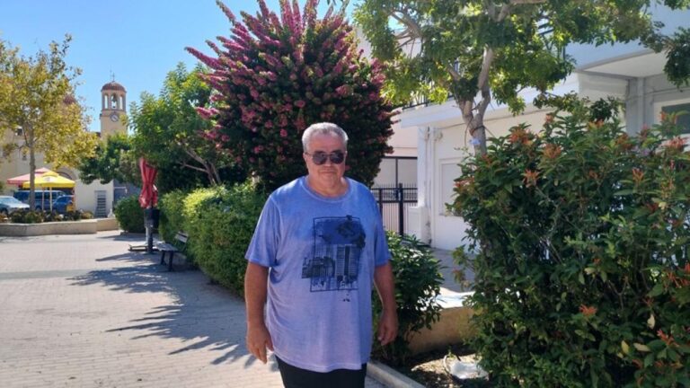 Ηράκλειο: Κώστας Διγενής, ένας μικρός ήρωας της γειτονιάς του – Την καθαρίζει δύο φορές τη μέρα