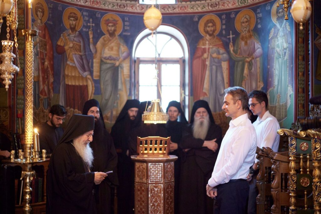 Στην Ιερά Μονή Σίμωνος Πέτρας ο Κυριάκος Μητσοτάκης