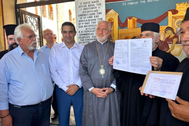 Στην πυρόπληκτη Απιδούλα Ήλιδας ο Αρχιεπίσκοπος Αμερικής Ελπιδοφόρος