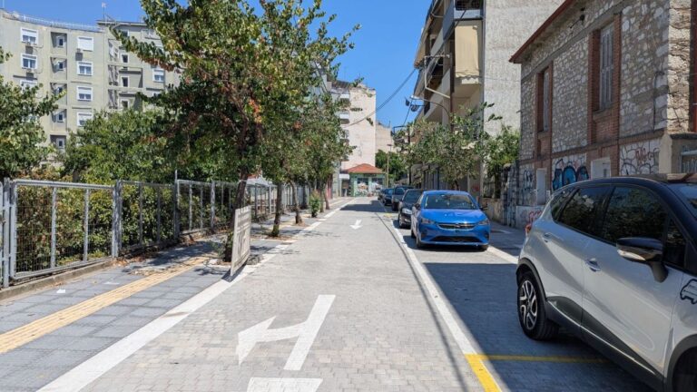 Ανακατασκευάζεται τμήμα της Ταγ. Βελησσαρίου στη Λάρισα