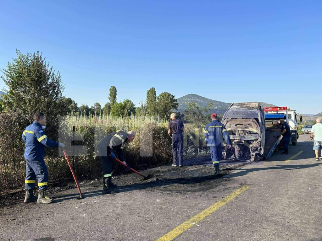 Καστοριά: Στις φλόγες τυλίχθηκε αυτοκίνητο έξω από την Μεσοποταμία