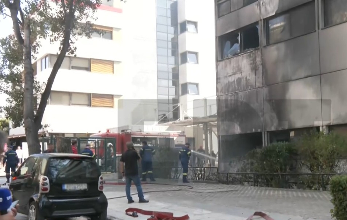 Υπό έλεγχο η φωτιά στο νοσοκομείο Metropolitan στον Χολαργό
