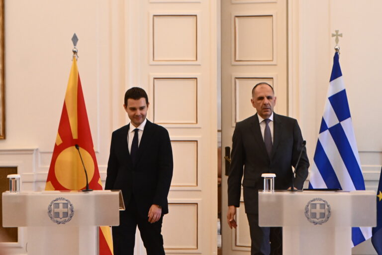 Συνάντηση Γεραπετρίτη με τον ΥΠΕΞ της Β. Μακεδονίας – Στο επίκεντρο οι διμερείς σχέσεις