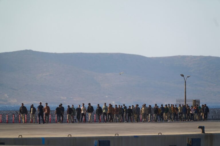 Γερμανική κυβέρνηση για ρεύμα προσφύγων στην Κρήτη: «Παρακολουθούμε την εξέλιξη – είμαστε σε επαφή με την Ελλάδα»