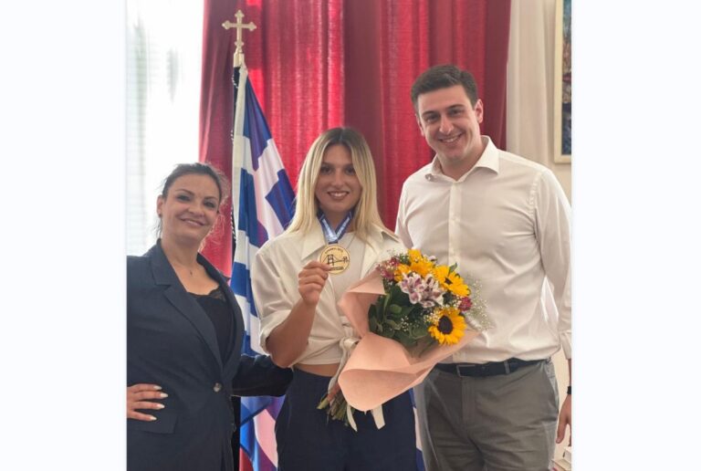 Θεσσαλονίκη: Υποδοχή στο πρωθυπουργικό γραφείο Μακεδονίας για τη Χριστίνα Γκέντζου που κατέκτησε χρυσό μετάλλιο στο European Para Youth Games