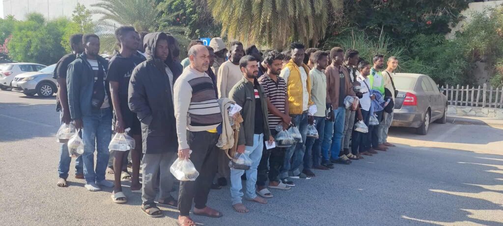 Ηράκλειο: Με πλοίο της γραμμής στον Πειραιά 121 μετανάστες - Ανάμεσα τους και έγκυος 4 Ηράκλειο: Με πλοίο της γραμμής στον Πειραιά 121 μετανάστες
