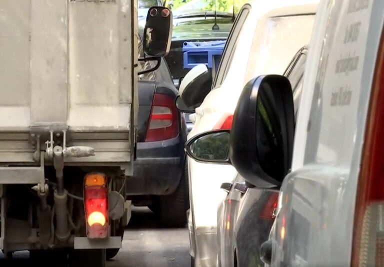 Θεσσαλονίκη: Η παράνομη στάθμευση στο κέντρο δυσκολεύει τη ζωή πεζών και οδηγών