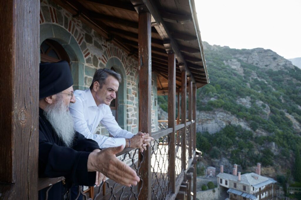 Στην Ιερά Μονή Σίμωνος Πέτρας ο Κυριάκος Μητσοτάκης