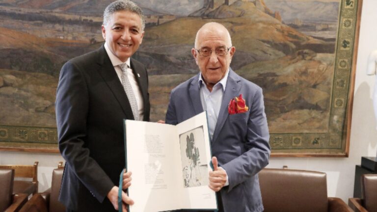 Συνάντηση προέδρου της Βουλής με τον πρέσβη της Αιγύπτου – Ν. Κακλαμάνης: Οφείλουμε σεβασμό στη Μονή του Σινά