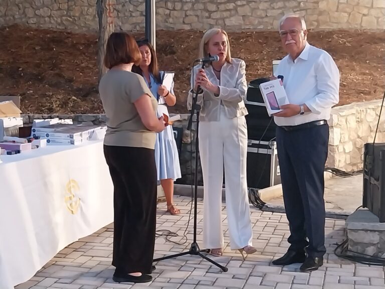 Πάτρα: Ο δήμος Καλαβρύτων και η ΕΣΗΕΑ τίμησαν τον Ηρακλή Πετιμεζά