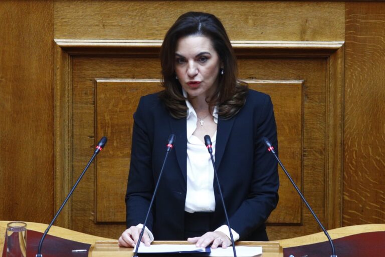 Ό. Κεφαλογιάννη στο Πρώτο: Πολύ μεγάλη αύξηση στα έσοδα από τον τουρισμό –  12% πάνω το πρώτο 5μηνο του ’25 σε σχέση με πέρσι (audio)