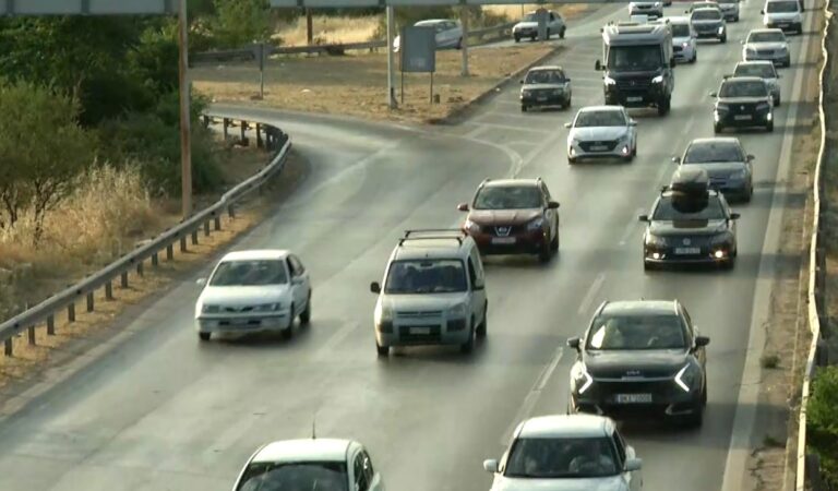 Στον δρόμο για τις παραλίες Θεσσαλονικείς και τουρίστες – Αυξημένη η κίνηση των οχημάτων