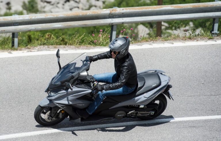 Σαρωτικοί έλεγχοι της Τροχαίας στη Θεσσαλία για μη χρήση κράνους