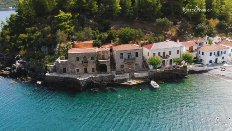 Κυπαρίσσι: Το κρυμμένο «διαμάντι» στους πρόποδες του Πάρνωνα και στις ακτές του Μυρτώου πελάγους