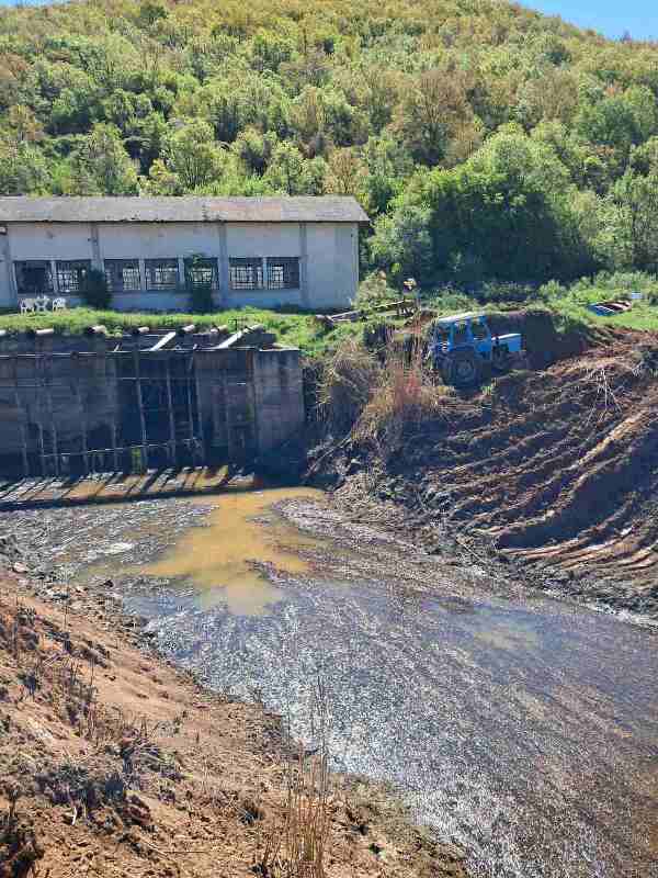 Πρέσπα: Διαμόρφωση διωρύγων που χρησιμοποιούνται για την άρδευση