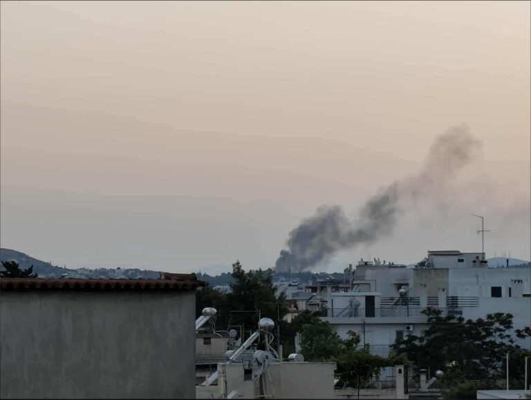 Υπό έλεγχο η φωτιά στο λόφο της Φιλοθέης
