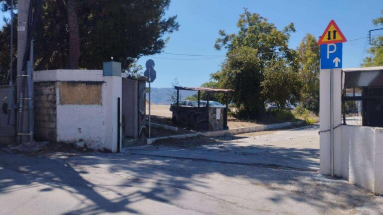 Λειτουργεί ο δεύτερος προσωρινός χώρος ελεύθερης στάθμευσης οχημάτων στα Χανιά