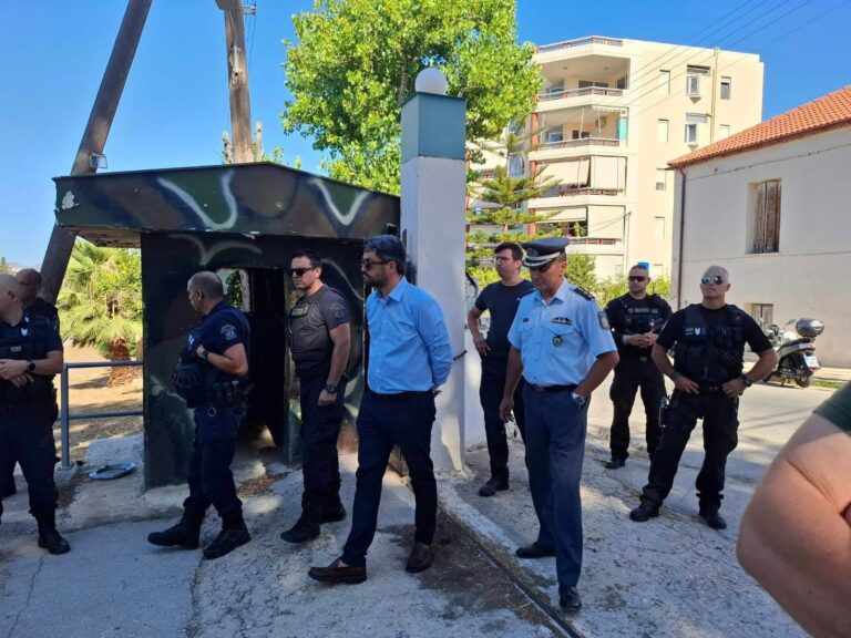 Χανιά: Ένταση και αστυνομική δύναμη στο πρώην Στρατόπεδο Μαρκόπουλου – Πολίτες αντιδρούν στην ίδρυση χώρου στάθμευσης