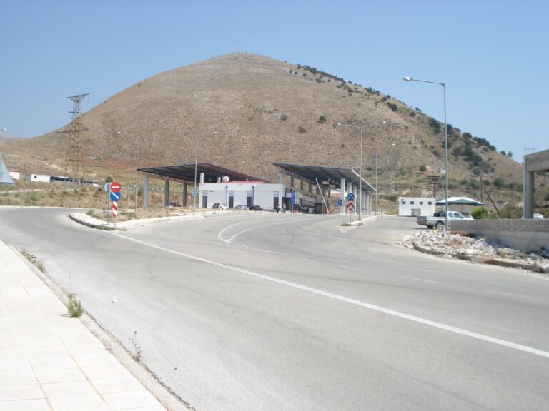 Ιωάννινα: Έλεγχος από τους «αδιάφθορους» της ΕΛΑΣ στο Τελωνείο Μαυροματίου – 14 συλλήψεις