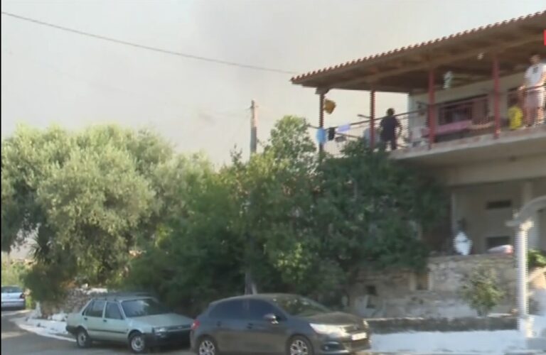 Φωτιά τώρα στην Πολυθέα Μεσσηνίας: Μήνυμα του 112 για απομάκρυνση από τον οικισμό Μοναστήρι