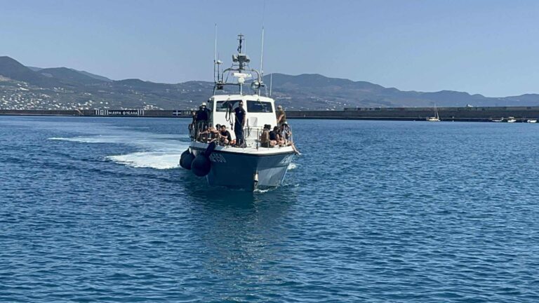 Ρόδος: Ιστιοφόρο αποβίβασε 47 αλλοδαπούς –Συνελήφθη 40χρονος ως διακινητής