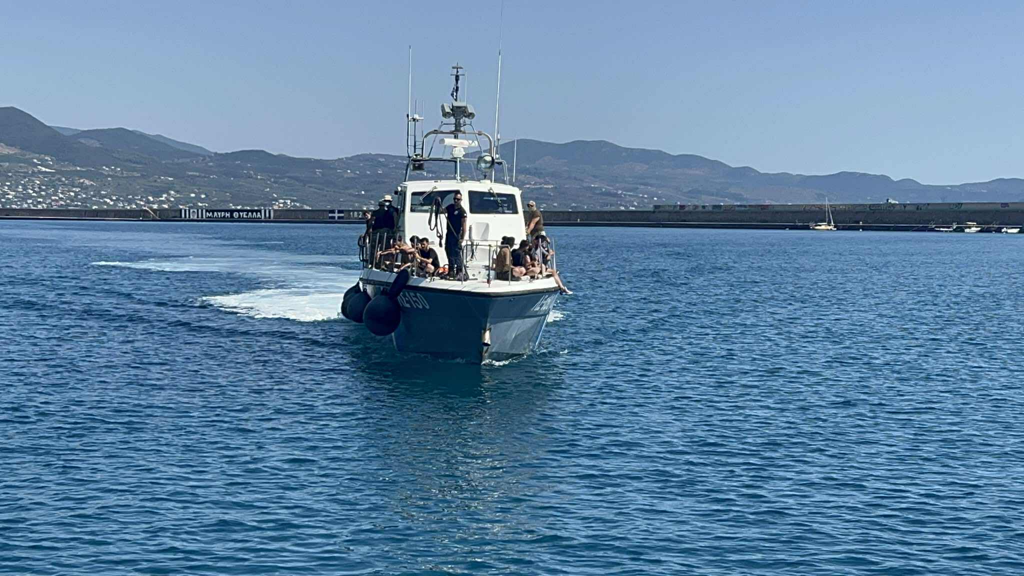 Σε κλειστές δομές θα προωθηθούν οι 57 μετανάστες που διασώθηκαν ανοιχτά της Κεφαλονιάς