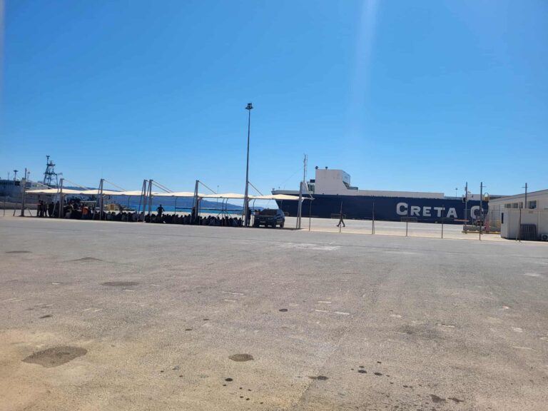 Χανιά: Ακόμα 54 μετανάστες εντοπίστηκαν στην Τρυπητή – Μεταφέρονται στη Σούδα