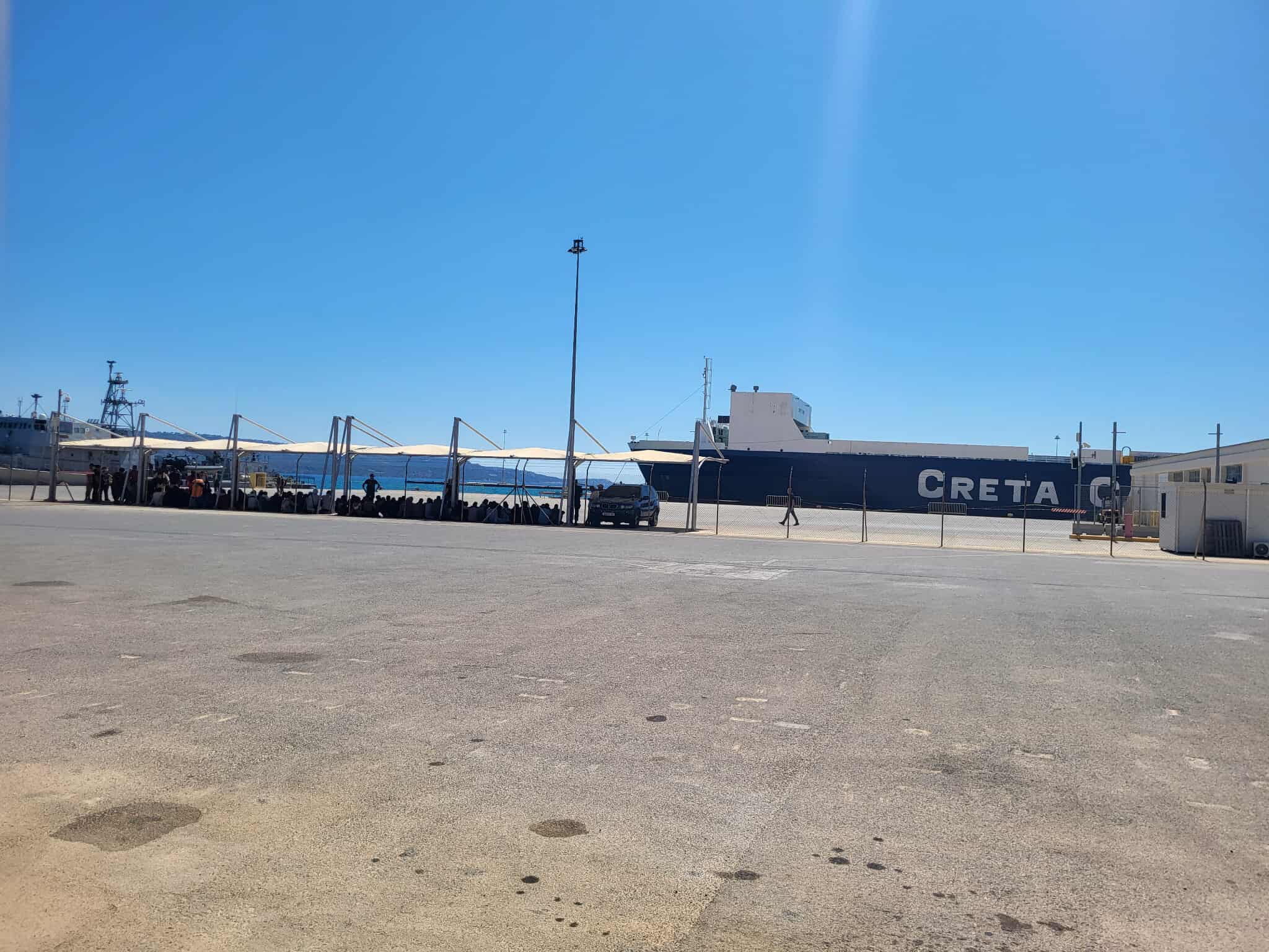 Χανιά: Ακόμα 54 μετανάστες εντοπίστηκαν στην Τρυπητή – Μεταφέρονται στη Σούδα