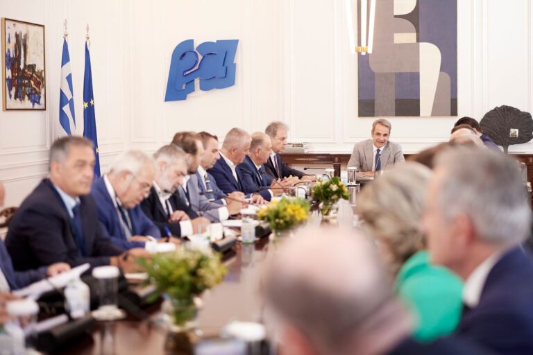 Κ. Μητσοτάκης σε Δημάρχους και Περιφερειάρχη Δυτικής Μακεδονίας: Ανοίγονται πολλές σημαντικές νέες προοπτικές, είναι στο χέρι μας να τις αξιοποιήσουμε
