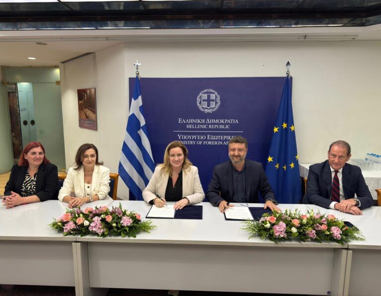 Υπογραφή Μνημονίου Συνεργασίας ΕΚΚΟΜΕΔ – Απόδημου Ελληνισμού και Δημόσιας Διπλωματίας του Υπουργείου Εξωτερικών