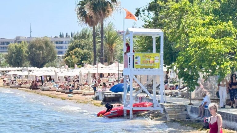 Κέρκυρα: Ναυαγοσώστες σε επτά πολυσύχναστες παραλίες