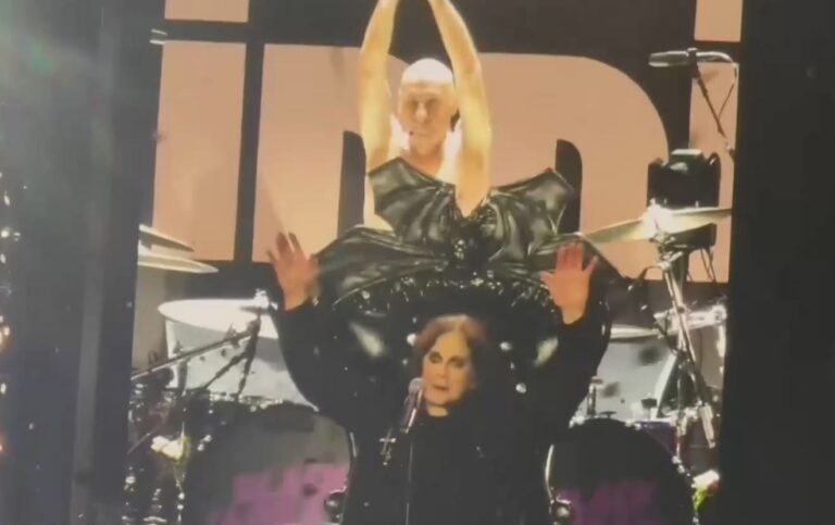 Τέλος εποχής για τους Black Sabbath: Συγκίνησε ο Ozzy στο «κύκνειο άσμα» του – Παραληρούσαν οι θεατές στο κατάμεστο Βίλα Παρκ