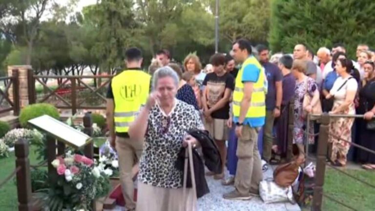 Θεσσαλονίκη: Πλήθος πιστών έχουν κατακλύσει τον χώρο όπου βρίσκεται ο τάφος του Αγίου Παϊσίου
