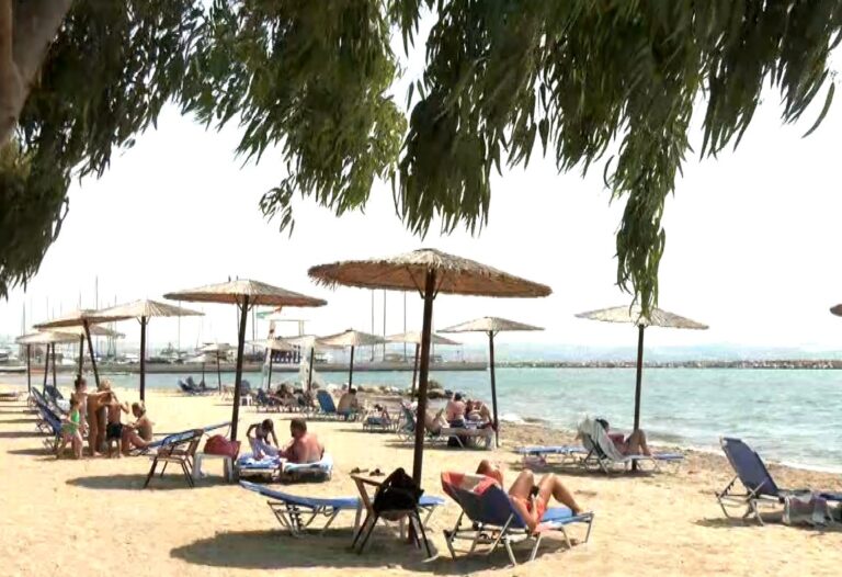 Πλαζ Αρετσούς στη Θεσσαλονίκη: Η μοναδική οργανωμένη παραλία μέσα στον αστικό ιστό