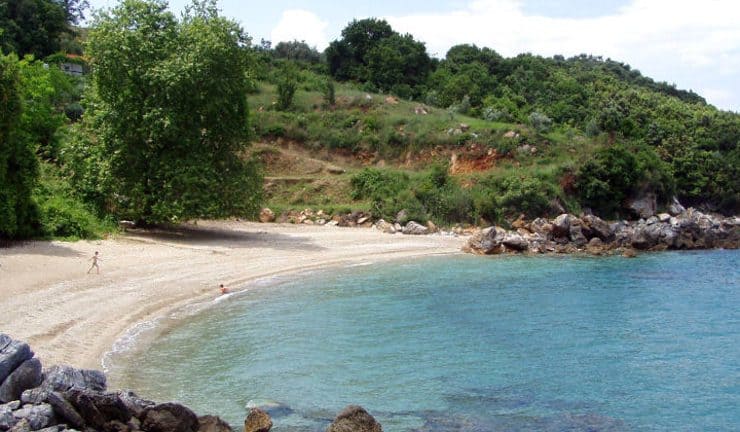 Η παραλία “Πηγάδι” στο Δήμο Αγιάς