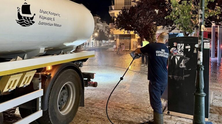 Κέρκυρα: Καθημερινό βραδινό πλύσιμο κοινόχρηστων χώρων από τον Δήμο